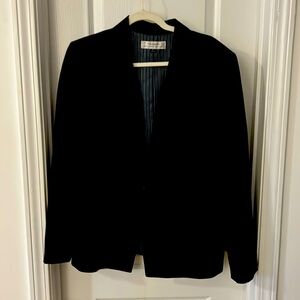 Women’s blazer, one button. Black, lined